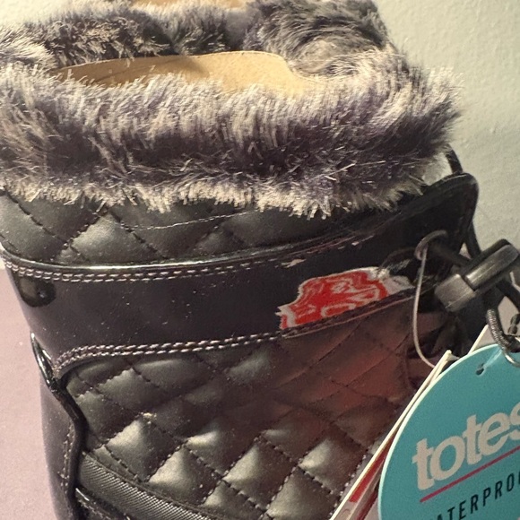 totes Black Quilted Winter Boots with Faux Fur - Picture 4 of 6